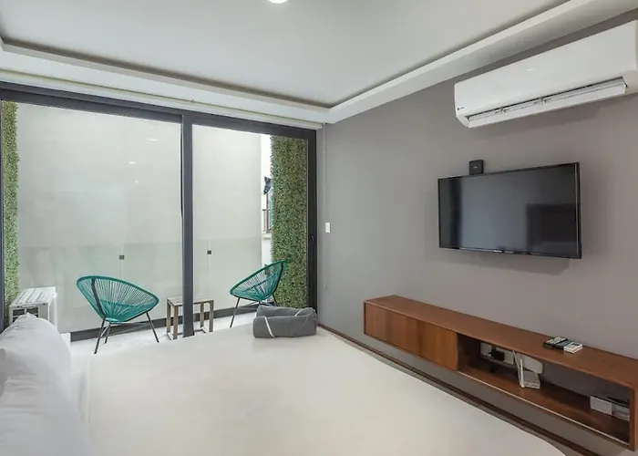Holiday home With Ac Pool Gym, Rooftop View 100mb Wifi