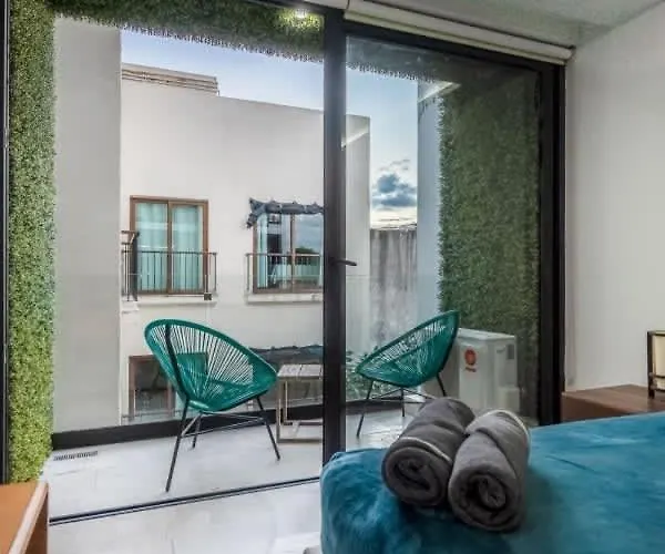 With Ac Pool Gym, Rooftop View 100mb Wifi Holiday home *